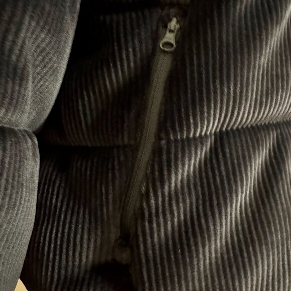 ALO Ribbed Velour Gold Rush Puffer Jacket - Black - Medium - Picture 10 of 13